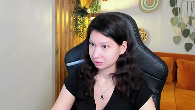 SaraDenars online show from November 2025 05:33:01 AM