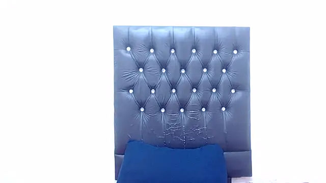 AUGUSTBLOOMxx online show from February 2026 01:11:02 PM