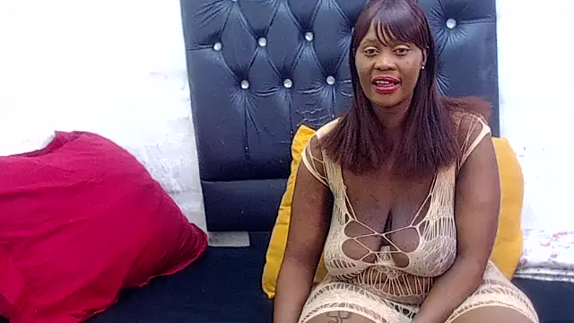 AUGUSTBLOOMxx online show from December 2025 03:44:02 PM