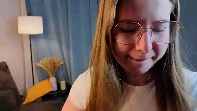 MowasaBritten online show from December 2025 05:12:01 PM