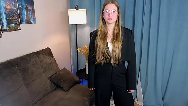 MowasaBritten online show from November 2025 01:59:02 PM