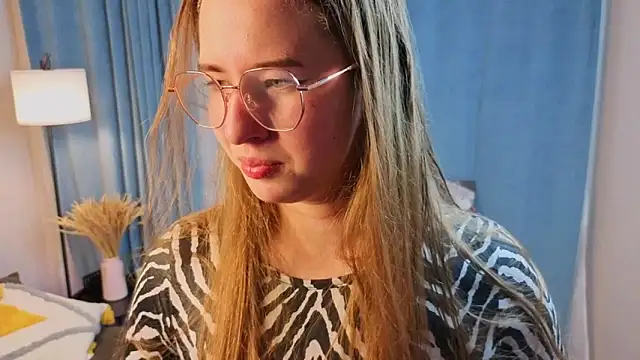 MowasaBritten online show from November 2025 02:27:02 PM