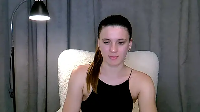 KiraHoney online show from June 2026 09:49:01 PM