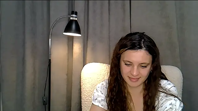 KiraHoney online show from May 2026 01:39:02 PM