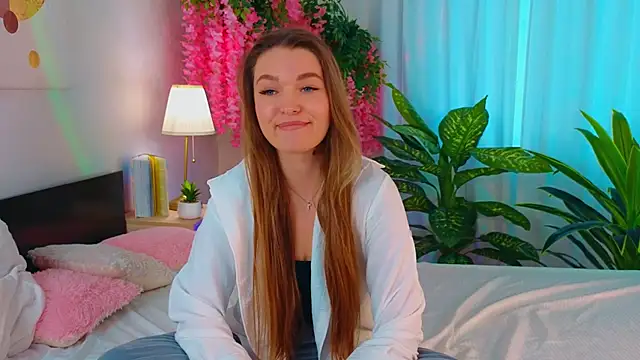 Snapshot of MaryHamilton chatting on November 2025 11:54:01 AM MaryHamilton online show from November 2025 11:54:01 AM