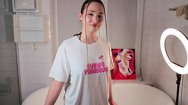 LeenaPuita online show from November 2025 06:01:01 PM