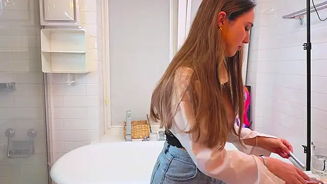 LeenaPuita online show from November 2025 06:56:01 PM