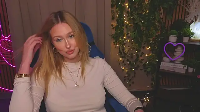 Snapshot of VickieHubbard chatting on December 2025 10:30:02 AM VickieHubbard online show from December 2025 10:30:02 AM