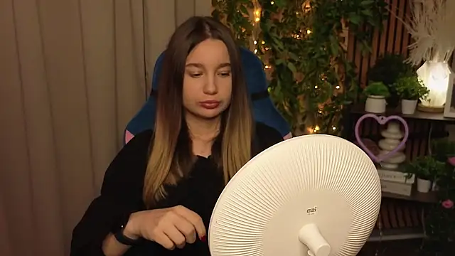 LauriePerez online show from December 2025 12:40:02 PM