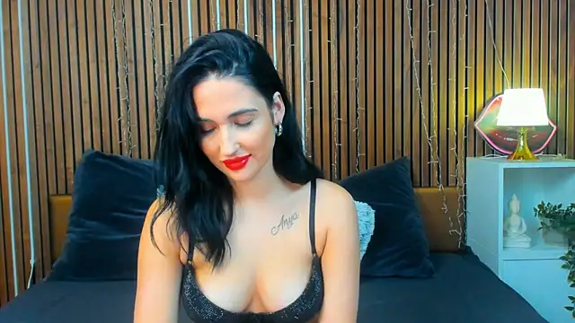 Snapshot of CamillaParis25 chatting on November 2025 05:25:02 PM CamillaParis25 online show from November 2025 05:25:02 PM