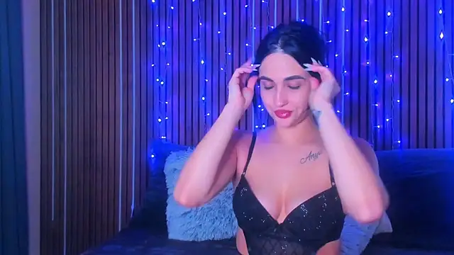 Snapshot of CamillaParis25 chatting on December 2025 05:46:01 PM CamillaParis25 online show from December 2025 05:46:01 PM