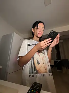 Snapshot of VickyM99 chatting on November 2025 04:11:02 PM VickyM99 online show from November 2025 04:11:02 PM