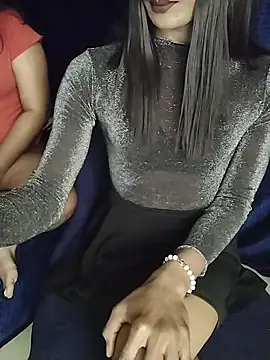 SEXYY TRANSY WITH GIRL online show from January 2026 06:33:01 PM