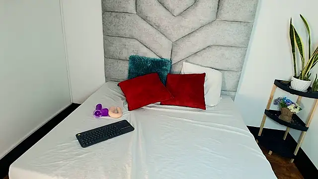 KimberlyFox t online show from February 2026 01:00:01 PM