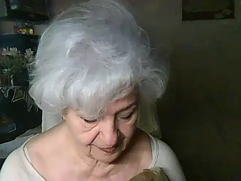 Snapshot of ValeriaKroww chatting on May 2026 06:17:01 AM ValeriaKroww online show from May 2026 06:17:01 AM