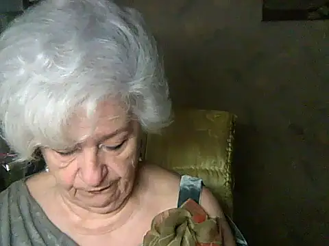 Snapshot of ValeriaKroww chatting on May 2026 04:12:02 PM ValeriaKroww online show from May 2026 04:12:02 PM