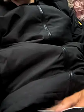 Snapshot of perr8886 chatting on December 2025 06:03:01 PM perr8886 online show from December 2025 06:03:01 PM