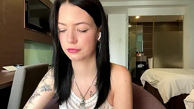 KimberlyMaring online show from November 2025 08:40:01 AM