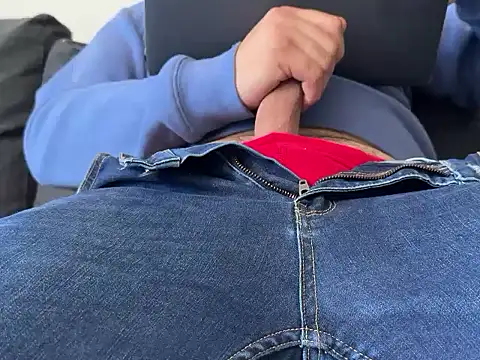 Snapshot of maxdonn29 chatting on November 2025 01:38:01 PM maxdonn29 online show from November 2025 01:38:01 PM