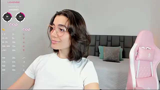 Snapshot of sara_ospinna chatting on November 2025 01:48:02 PM sara ospinna online show from November 2025 01:48:02 PM