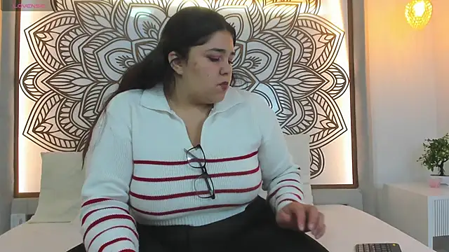 Lilith Aliany  online show from November 2025 12:49:02 PM