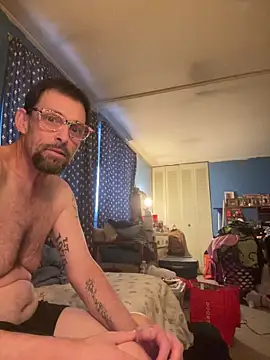 Snapshot of biggdaddyandqueenn chatting on December 2025 08:39:01 PM biggdaddyandqueenn online show from December 2025 08:39:01 PM