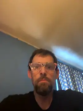 Snapshot of biggdaddyandqueenn chatting on December 2025 04:24:02 PM biggdaddyandqueenn online show from December 2025 04:24:02 PM