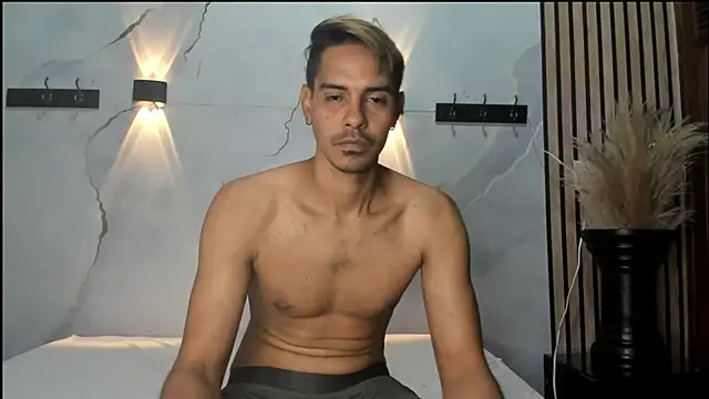 KiraFox1 online show from April 2026 07:40:02 PM