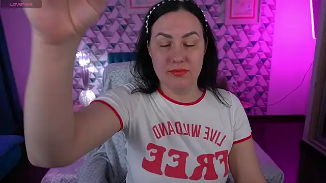 VelvetLuck online show from April 2026 05:53:01 AM