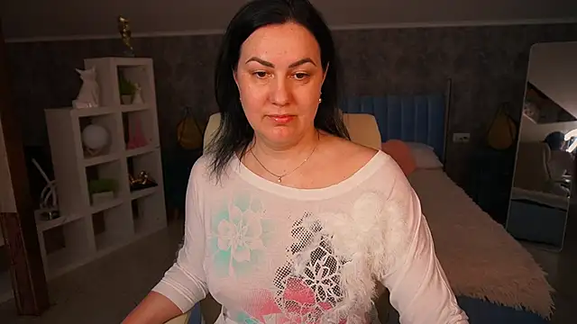VelvetLuck online show from April 2026 12:22:02 PM