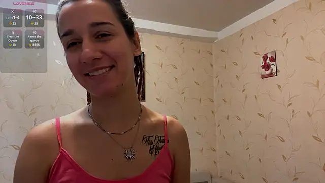 Auroragin online show from December 2025 12:39:01 PM