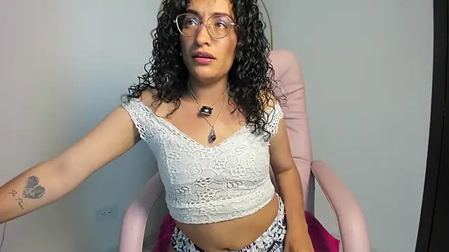 misslya00 online show from November 2025 08:53:02 PM