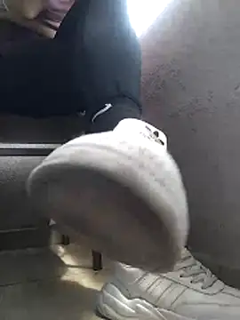 Xeena  online show from November 2025 05:27:02 PM