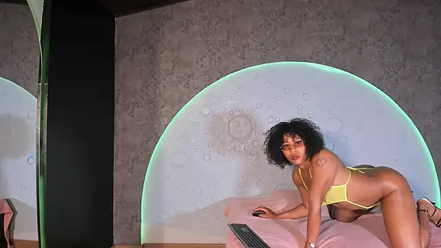 Shanelsmith online show from February 2026 10:18:02 PM