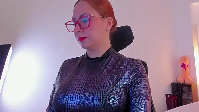 Snapshot of MistressErza chatting on July 2026 03:24:01 PM MistressErza online show from July 2026 03:24:01 PM