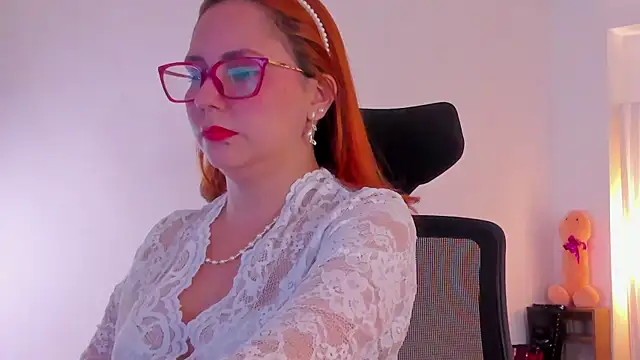 Snapshot of MistressErza chatting on July 2026 08:28:02 PM MistressErza online show from July 2026 08:28:02 PM