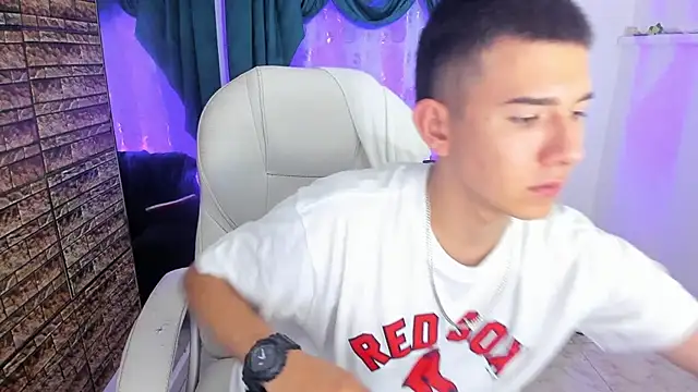 Aleck Boy online show from November 2025 07:18:01 PM