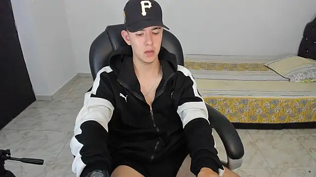 Aleck Boy online show from November 2025 06:52:02 PM