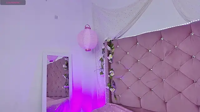 lauxury  online show from November 2025 03:10:02 AM