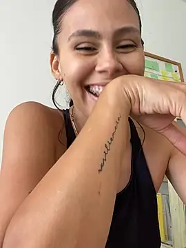 Rosahotttxh online show from April 2026 06:42:02 PM