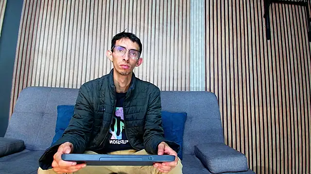 ZyroNight online show from November 2025 01:06:01 AM