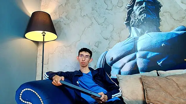 ZyroNight online show from December 2025 07:13:01 PM