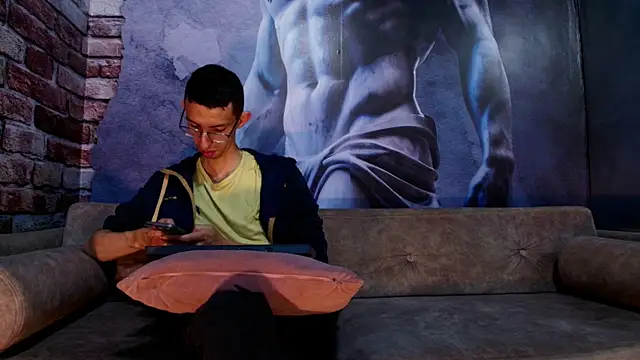 ZyroNight online show from December 2025 07:19:02 PM