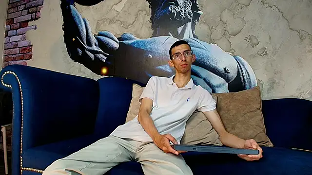 ZyroNight online show from December 2025 03:47:01 PM