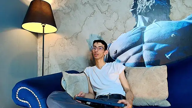 ZyroNight online show from November 2025 09:15:02 PM