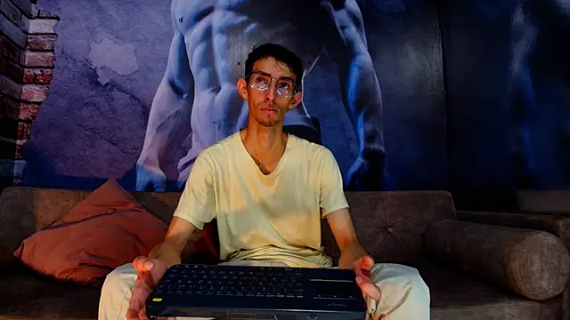 ZyroNight online show from December 2025 07:23:02 PM