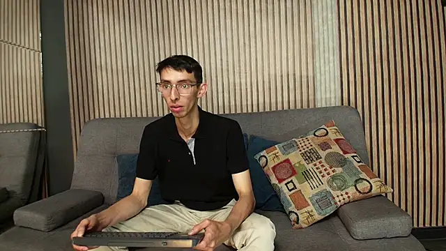 ZyroNight online show from November 2025 11:30:01 PM