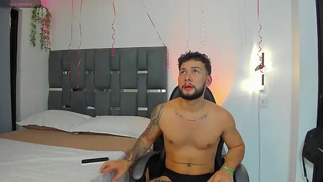 Snapshot of noah_corvelle chatting on February 2026 04:46:01 AM noah corvelle online show from February 2026 04:46:01 AM