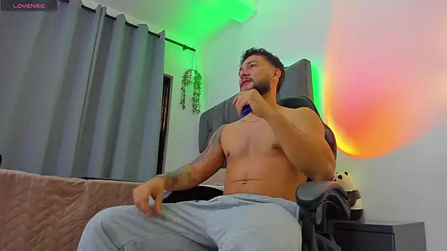 Snapshot of noah_corvelle chatting on February 2026 04:19:02 AM noah corvelle online show from February 2026 04:19:02 AM