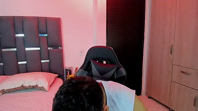 noah corvelle online show from November 2025 12:49:02 AM